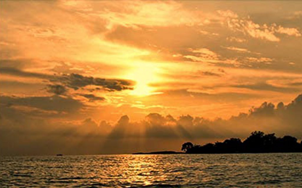 Sunset saat Trip Pulau Harapan