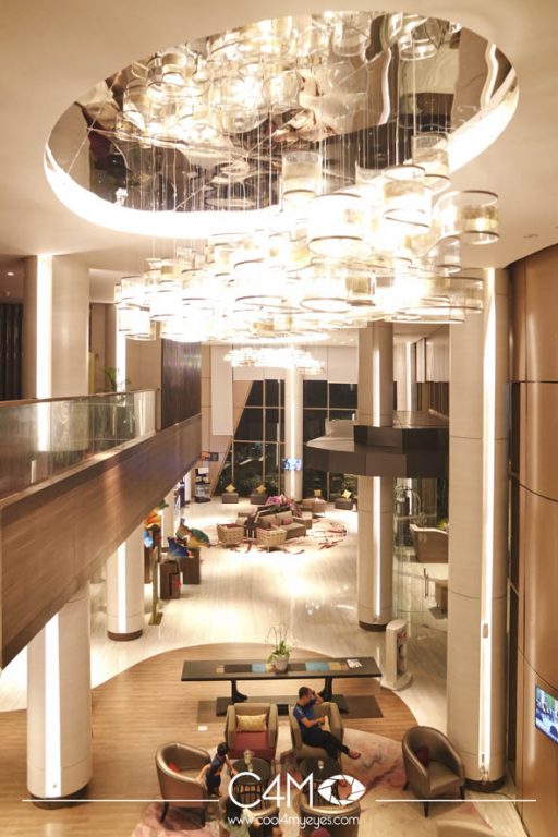 Lobby saat malam hari