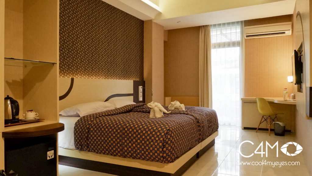 Deluxe pool access dengan pintu langsung menuju area kolam