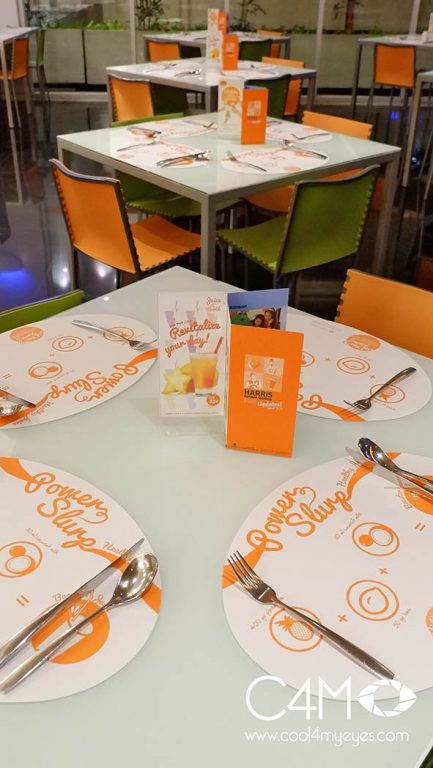 Warna warni cerah di Harris Cafe