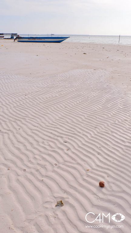 Pasir Putih Pantai Ngurbloat