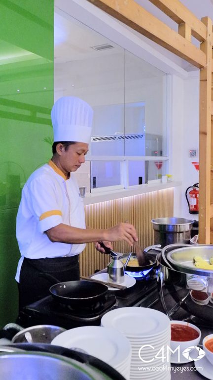 Live cooking station