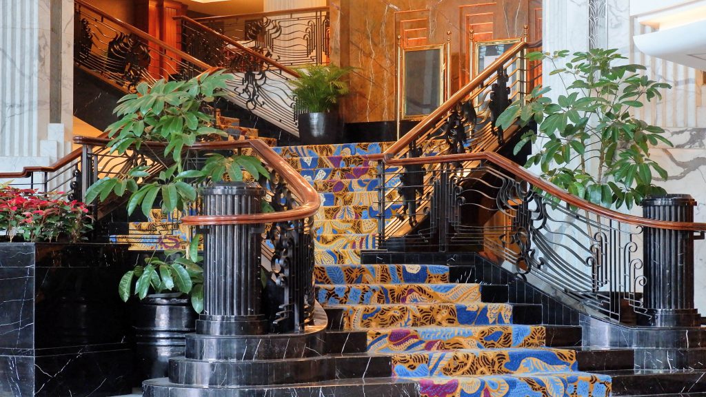 Tangga menuju lantai 2