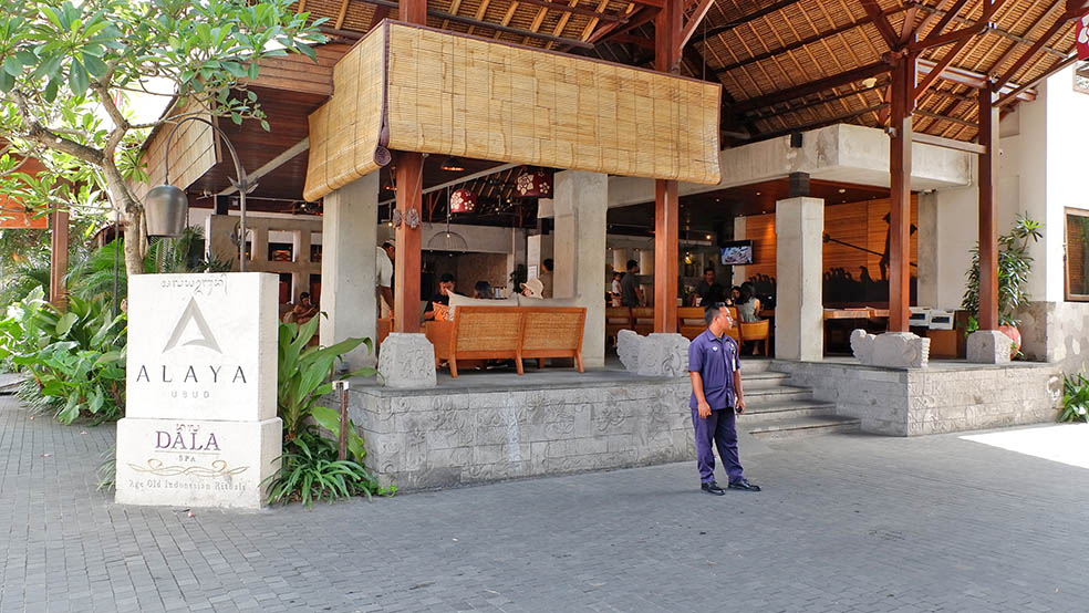 Bagian depan Alaya Resort Ubud