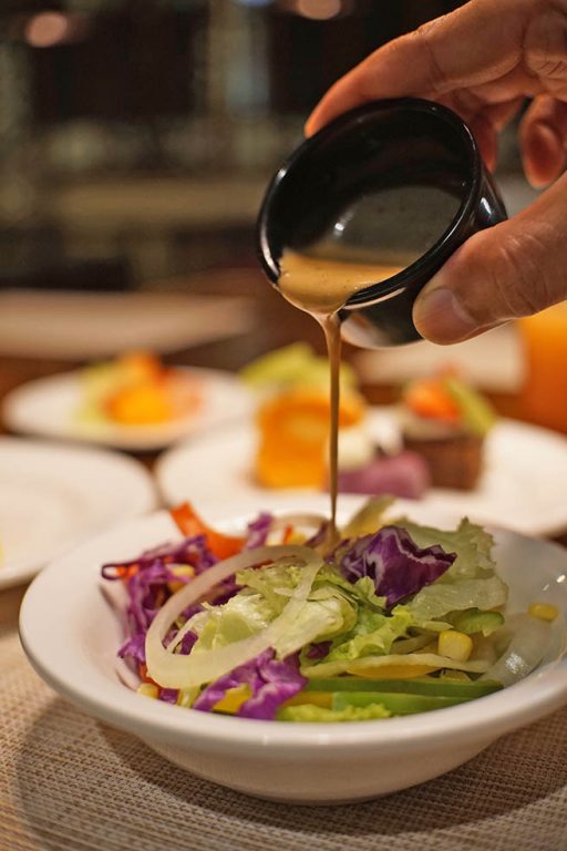 Menu salad sudah disiapkan per mangkuk